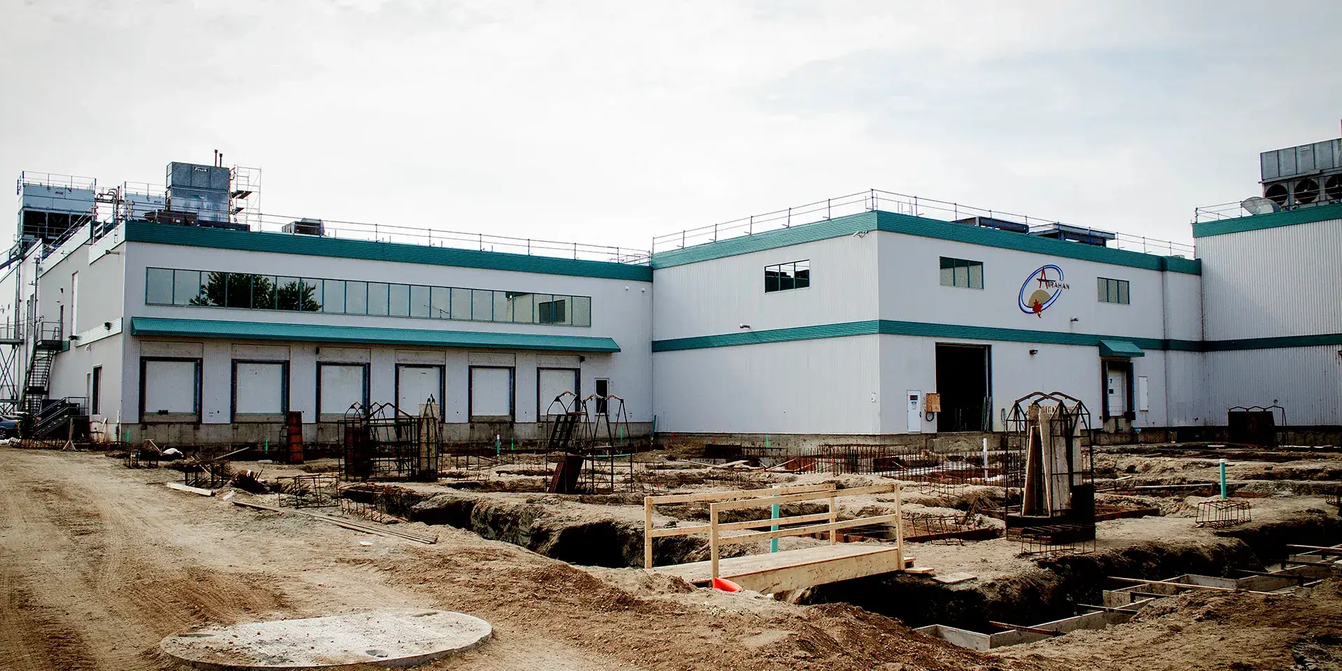 Loiselle Constructions - fondations devant un batiment agroalimentaire